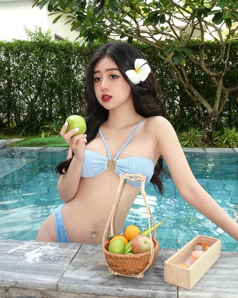 lê kim loan bikini 30