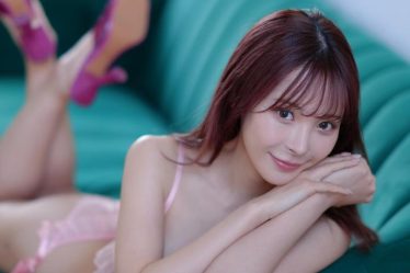 Kana Momonogi