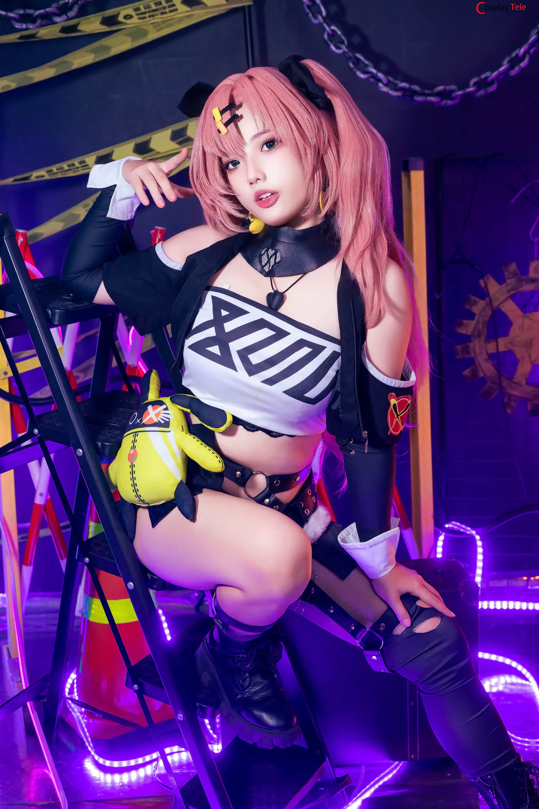 Messie Huang cosplay Nicole Demara 9